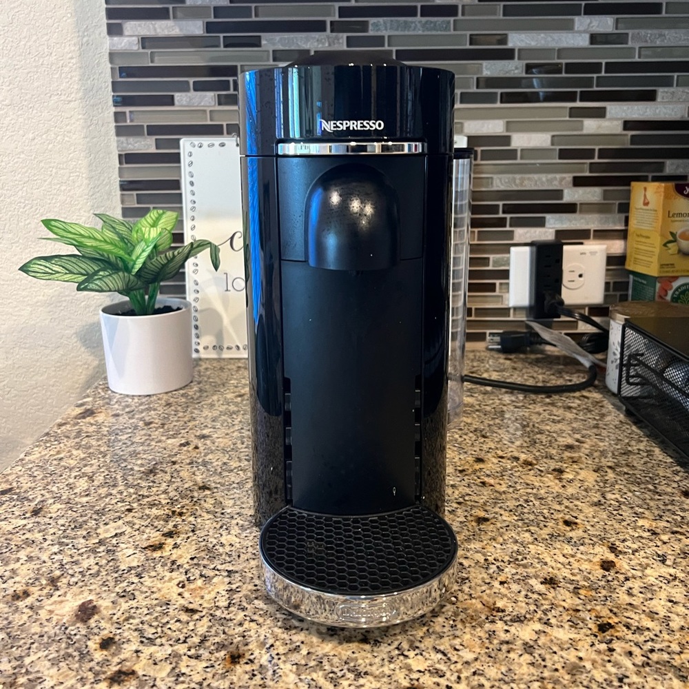 Nespresso
VertuoPlus Deluxe by De'Longhi, Classic Black
